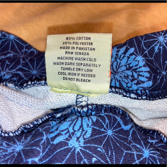 Women’s Shorts - Picture 3 of 4